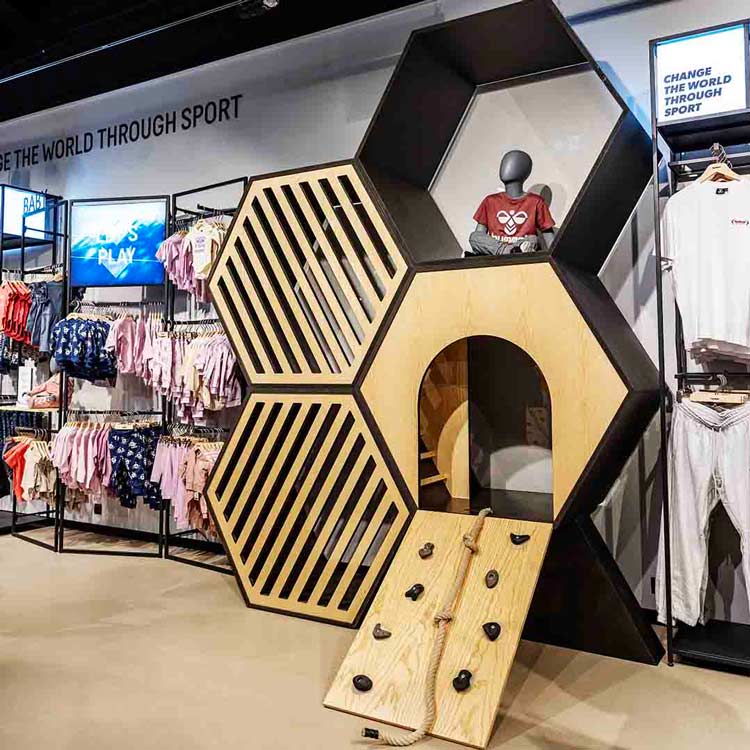 Stort udvalg af sneakers hos Hummel i Frederiksberg Centret.